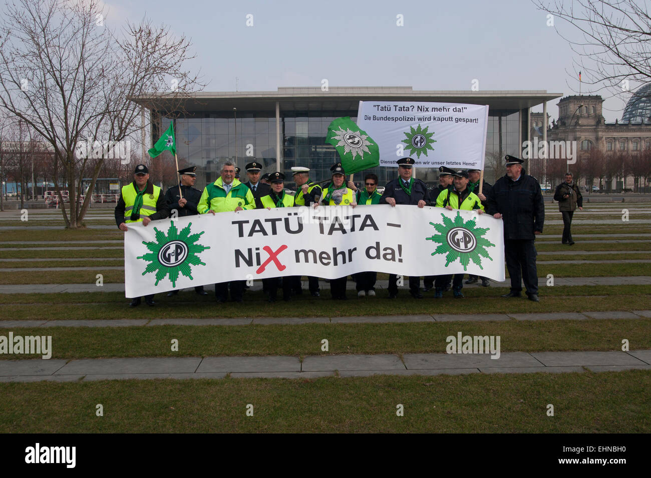 Berlin, Deutschland. 16. März 2015. Demonstration durch deutsche Polizei Union BIP im Bundeskanzleramt. Berlin, Deutschland. Stockfoto