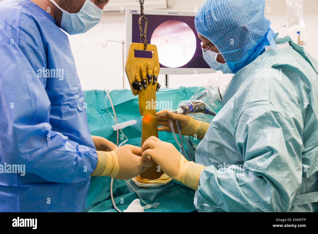 Arthroskopischen Handgelenkschirurgie, Jouvenet Klinik, Paris, Frankreich. Stockfoto