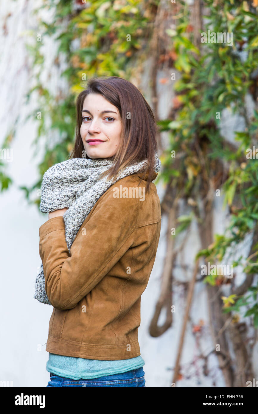 Porträt einer jungen Frau im Winter. Stockfoto