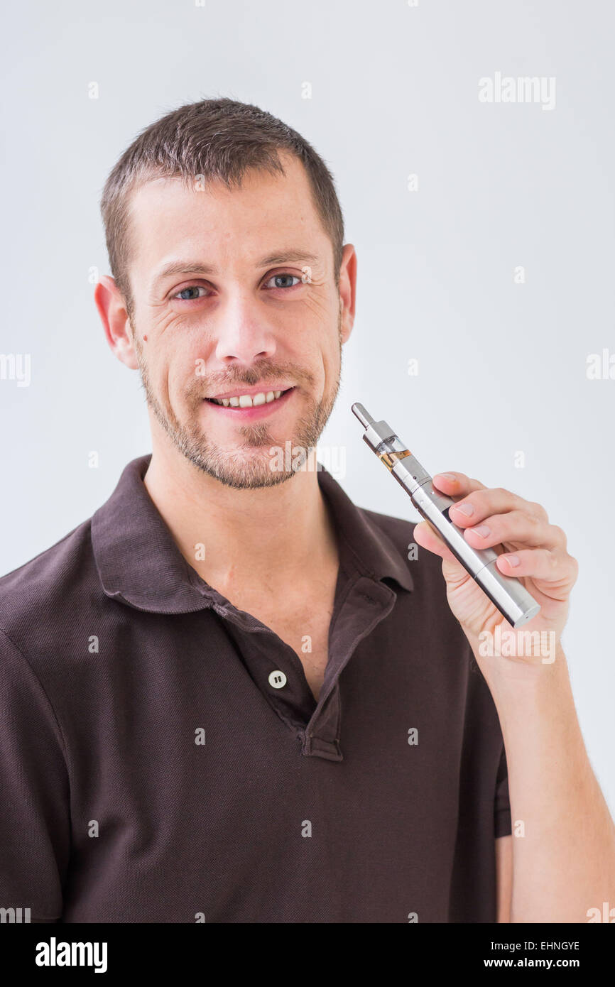 Mann rauchen elektronische Zigarette. Stockfoto