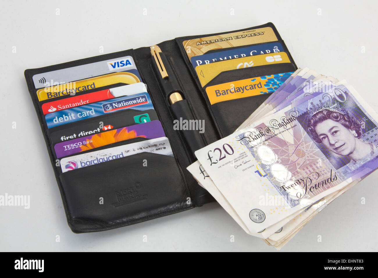 Schwarze Geldborse Mit Kreditkarten Visa Und American Express Credit Karten Stockfotografie Alamy