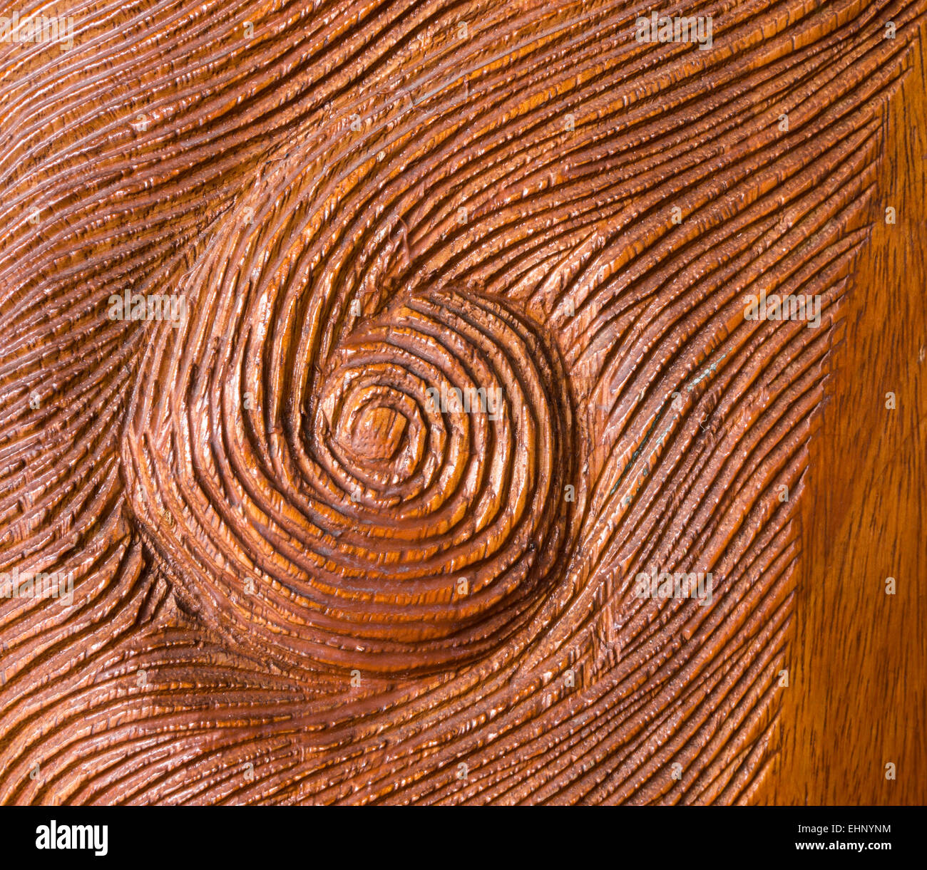 Geschnitzte Whirl rot Holzstruktur Hintergrund übergeben Stockfoto