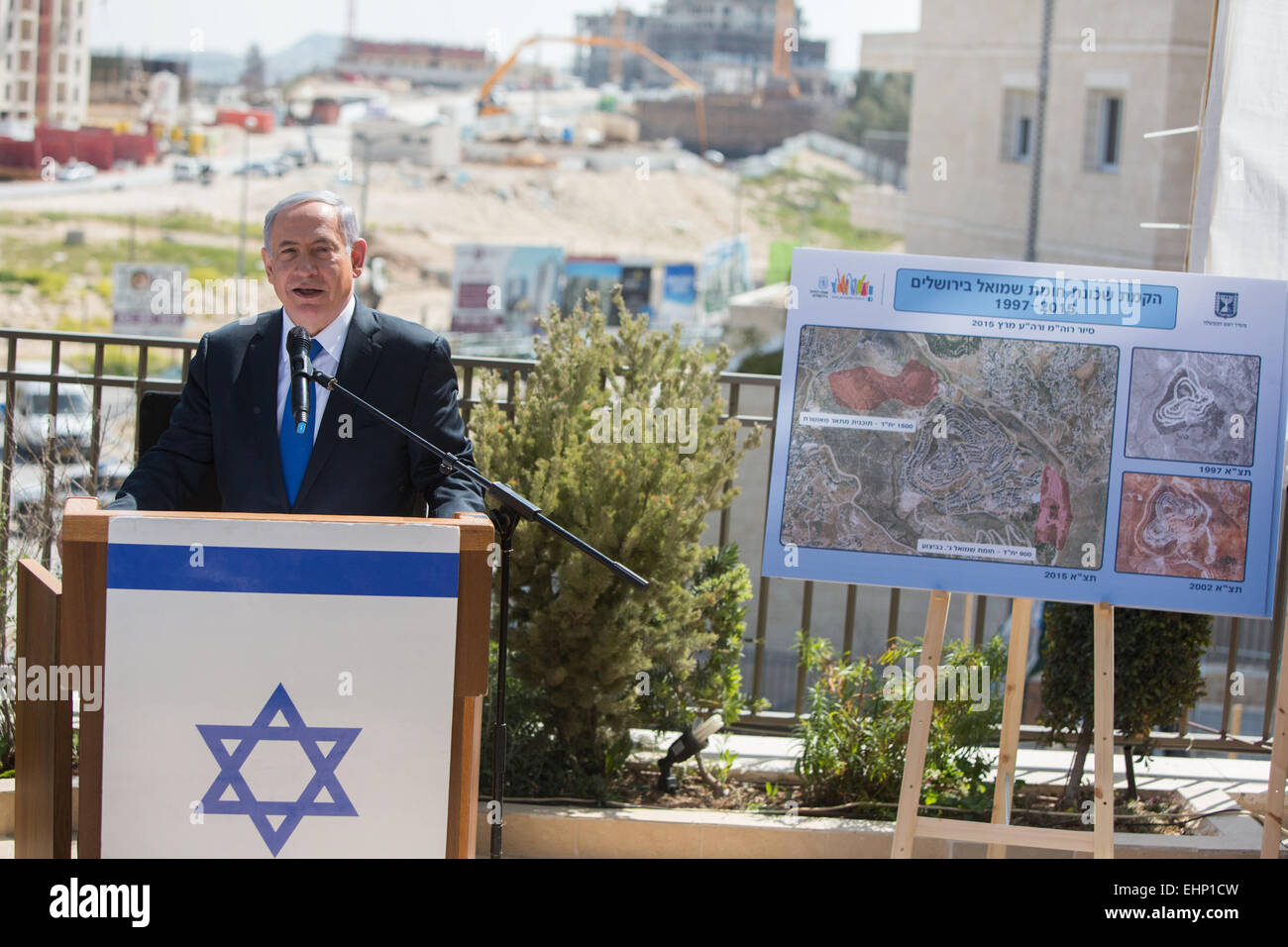 Jerusalem. 16. März 2015. Der israelische Ministerpräsident Benjamin Netanyahu befasst sich mit einer Wahlkampftour in Ost-Jerusalem jüdische Siedlung Har Homa am 16. März 2015. Der israelische Ministerpräsident Benjamin Netanyahu sagte eine israelische Nachrichtenportal am Montag, wenn er bei nationalen Wahlen am Dienstag gewählt wird, "Es wird keinen palästinensischer Staat." Bildnachweis: JINI/Xinhua/Alamy Live-Nachrichten Stockfoto