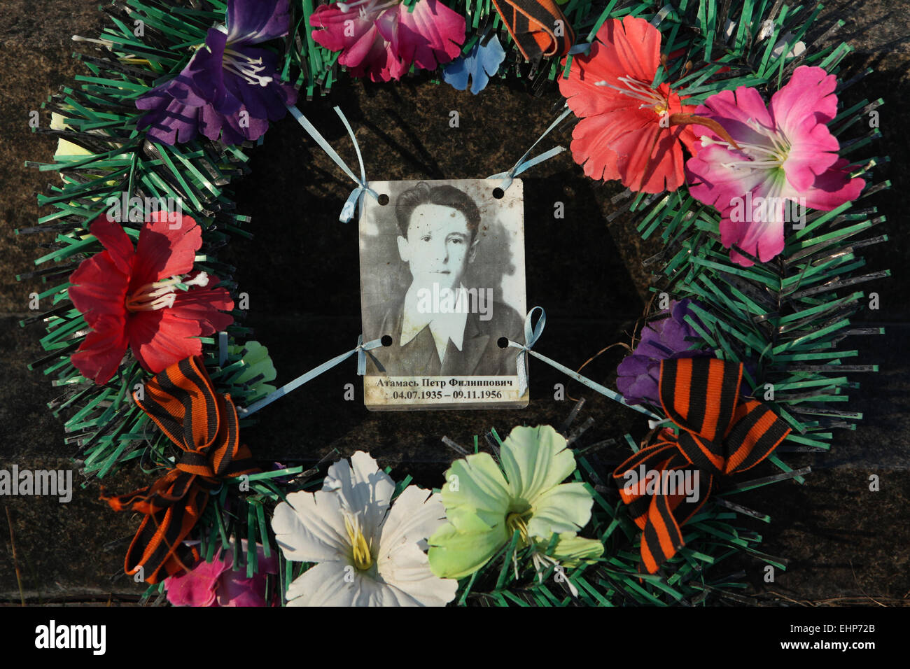 Grab von sowjetischen Soldaten Pyotr Atamas gefallen während des Ungarnaufstands (1956) auf dem Kerepesi Friedhof in Budapest, Ungarn. Stockfoto