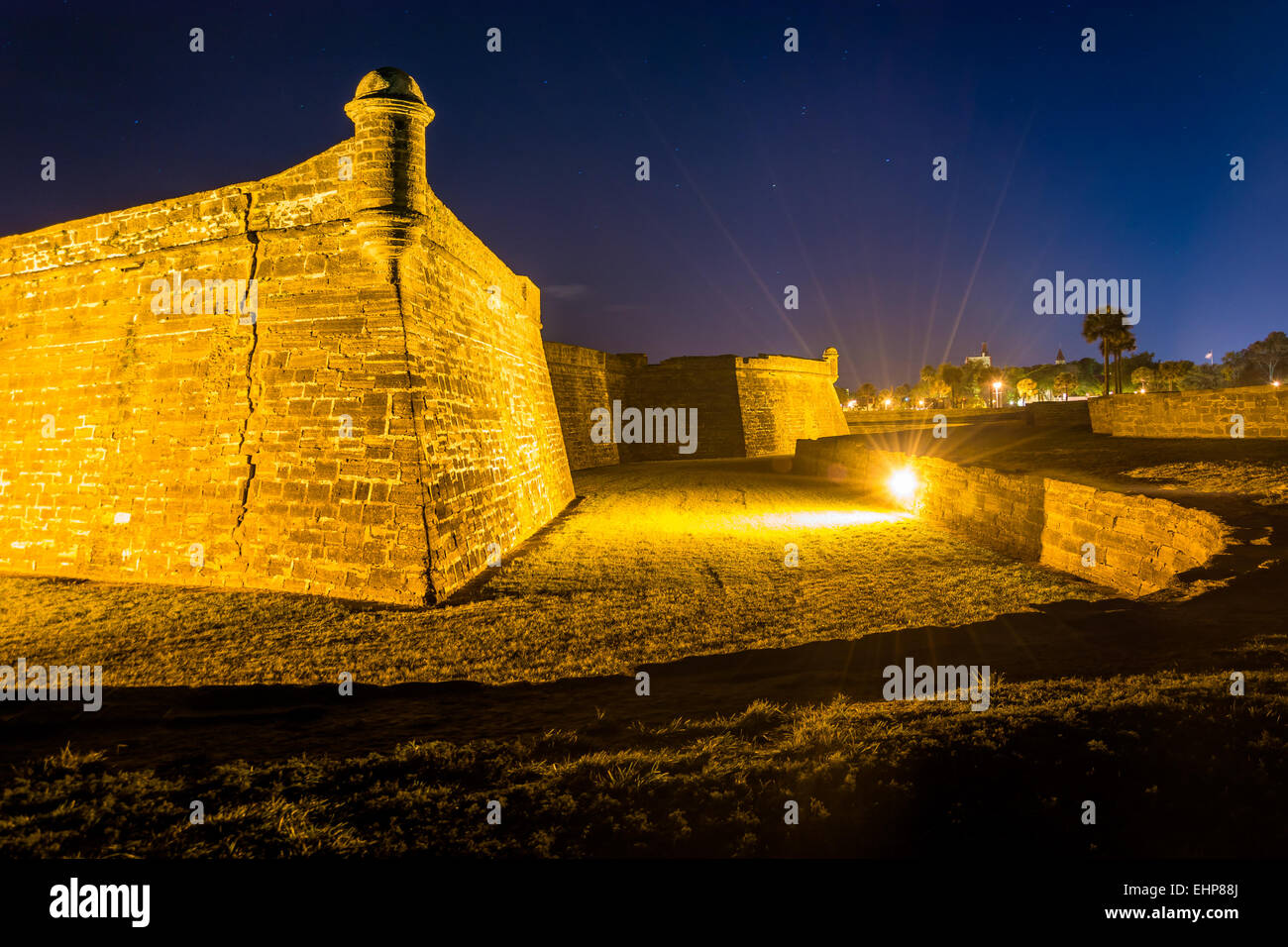 Castillo de San Marcos in der Nacht in St. Augustine, Florida. Stockfoto