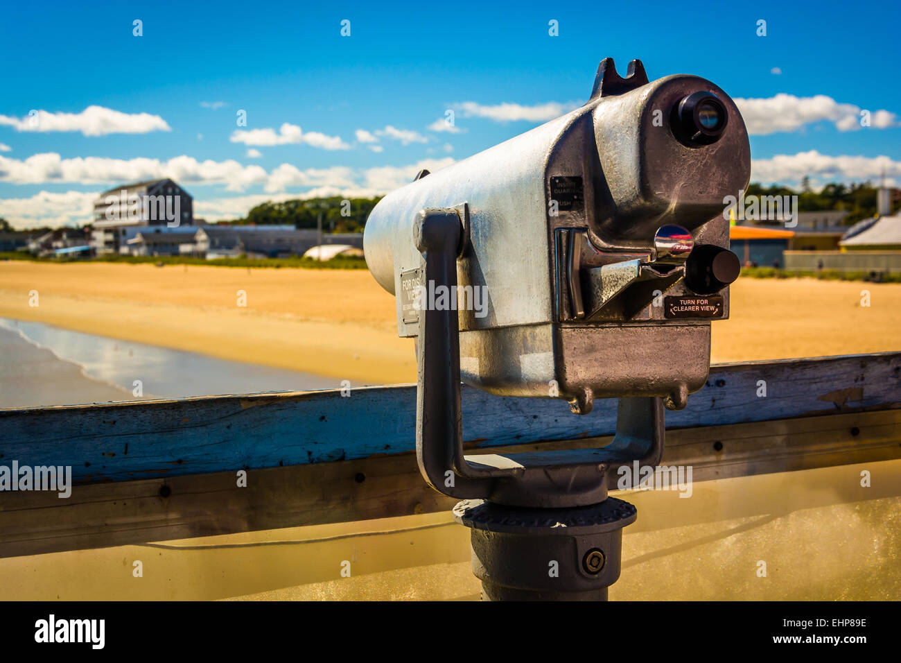 Münz-Teleskop auf dem Pier in Old Orchard Beach, Maine. Stockfoto