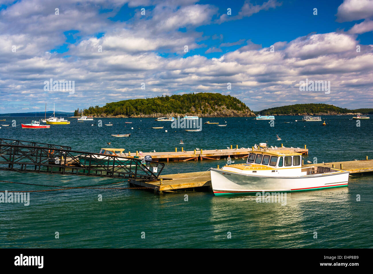 Docks und Boote im Hafen von Bar Harbor, Maine. Stockfoto