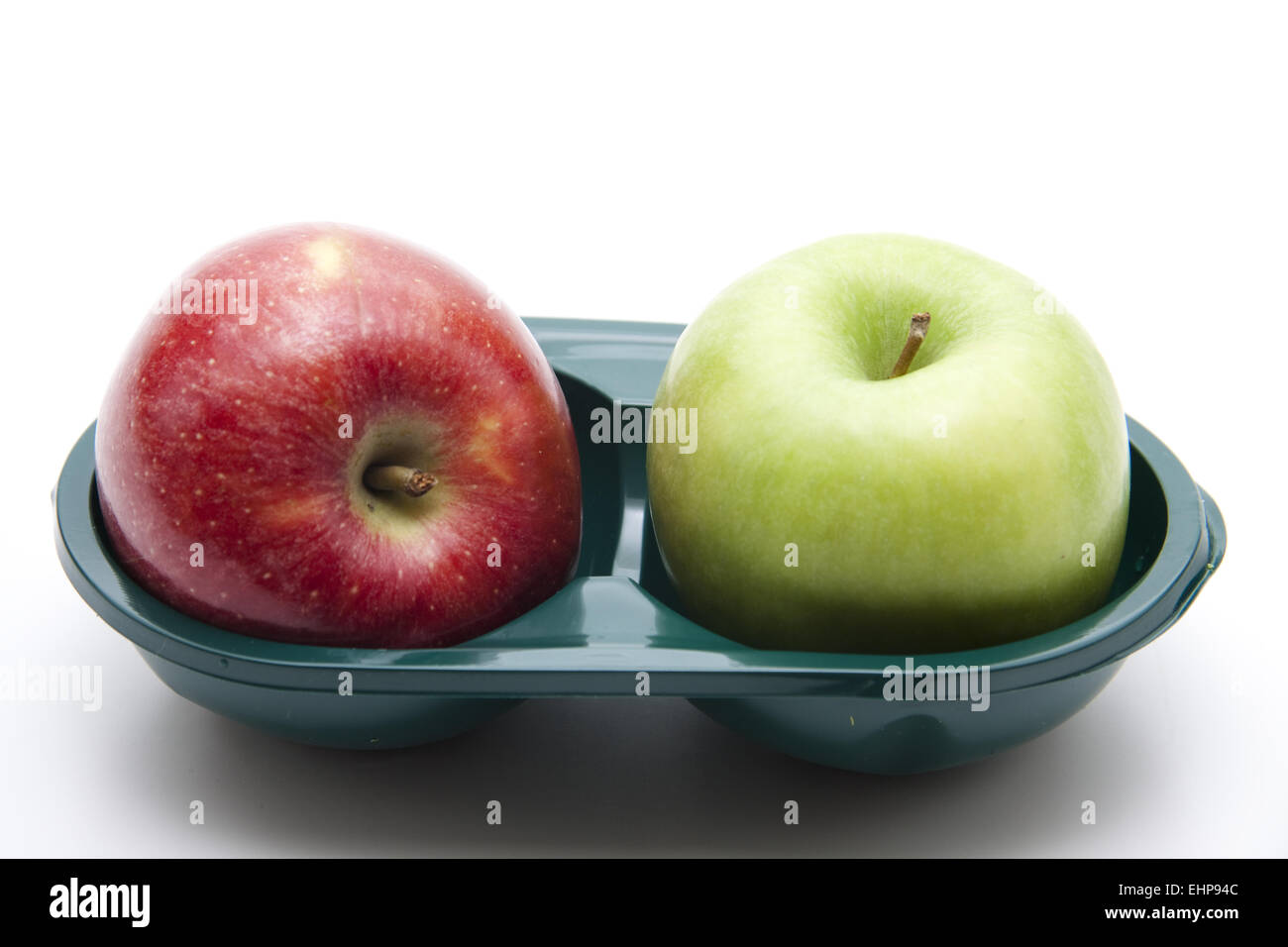 Roten und grünen Apfel in Verpackung Stockfoto