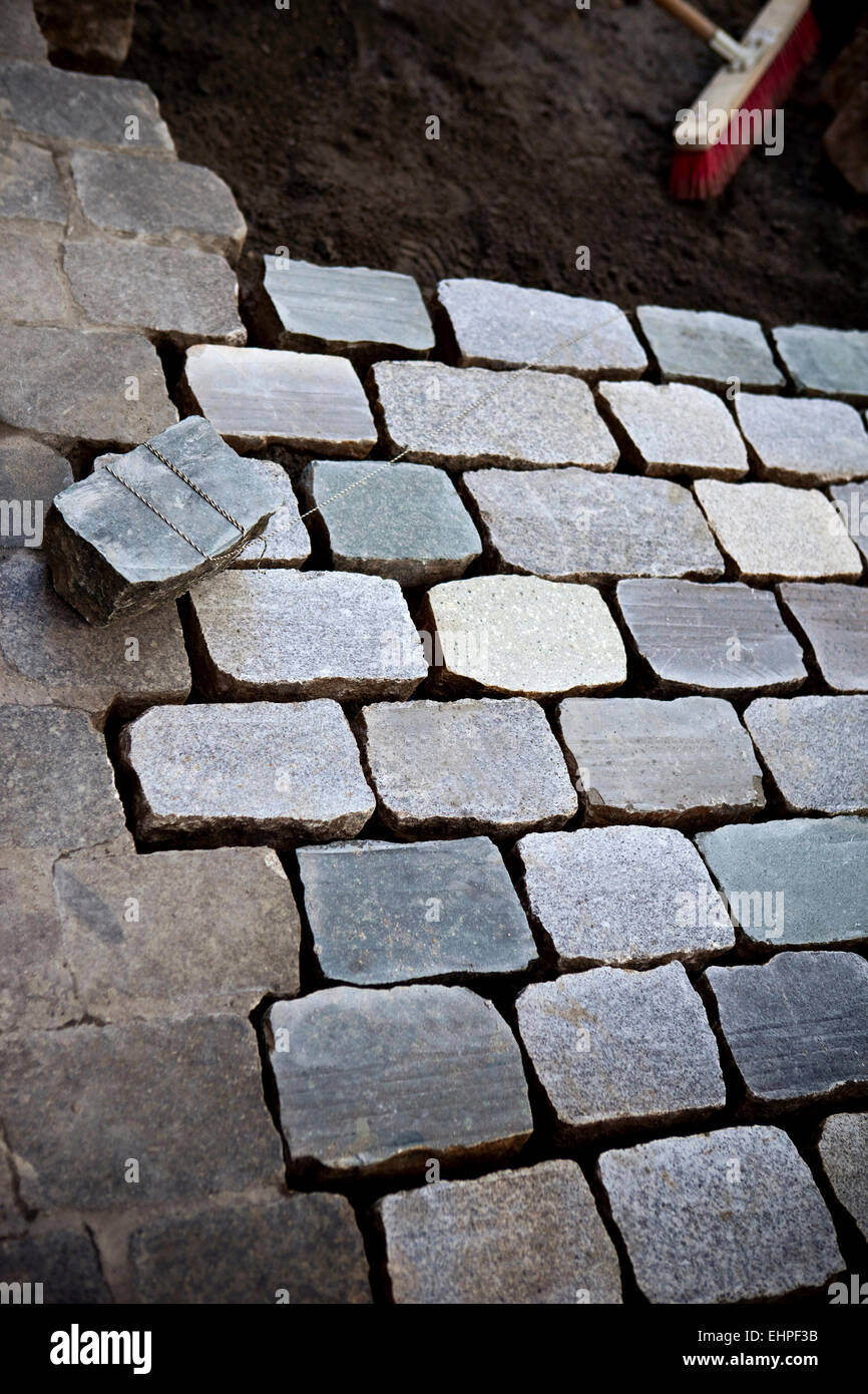 Eine Straße in der Stadt mit alten Kopfsteinpflaster ebnet Stockfoto