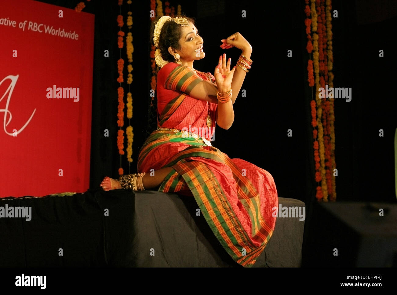 Yashoda Thakore durchführen Vilasini Natyam indischen klassischen Tanzform aus AP am August 08,2012 in Hyderabad, Indien. Stockfoto