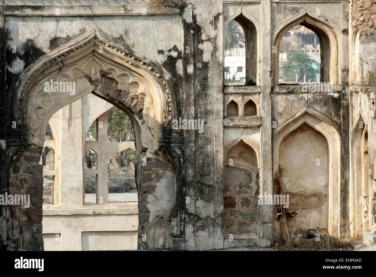 Architektonische Details des 400 Jahre alten verfallenen Golconda Fort, Hyderabad, Indien Stockfoto