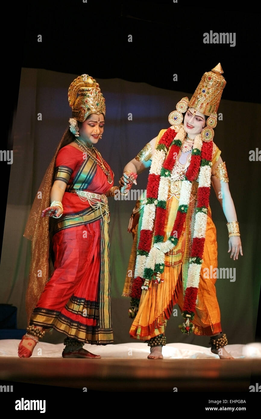 Tänzer Vyuha Lakshmi Avirbhavam Tanz Drama basierend auf Vengamamba Kavitha Parijatham am Juli 27,2012 in Hyderabad, Indien. Stockfoto