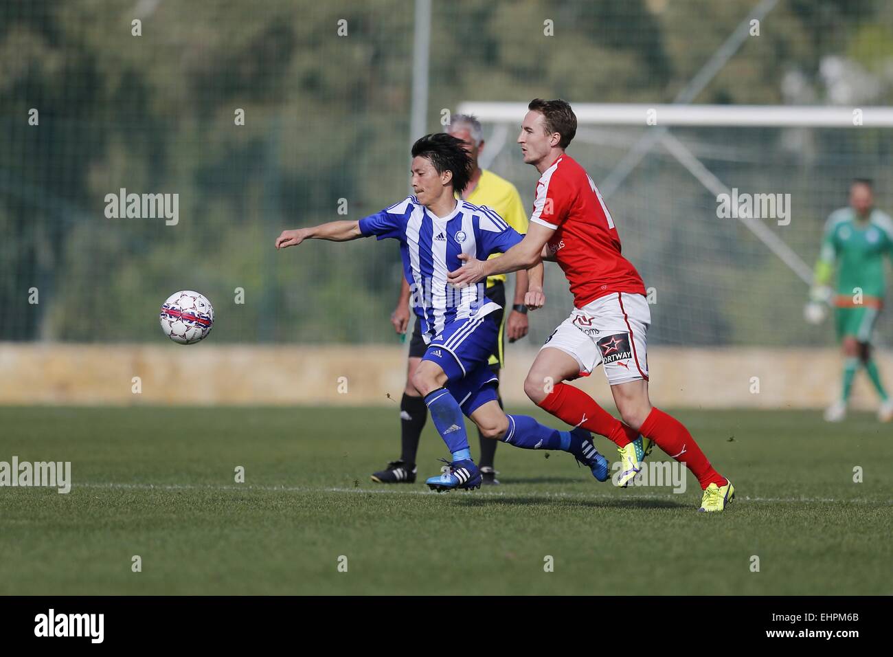 San Pedro de Alcantara, Spanien. 16. März 2015. (L, R) Atomu Tanaka (Helsinki), Tor Öyvind Hovda (Kalmar) Fußball: Training match zwischen Kalmar FF 2-2 HJK Helsinki im Marbella Fußball Center in San Pedro de Alcantara, Spanien. Bildnachweis: Mutsu Kawamori/AFLO/Alamy Live-Nachrichten Stockfoto