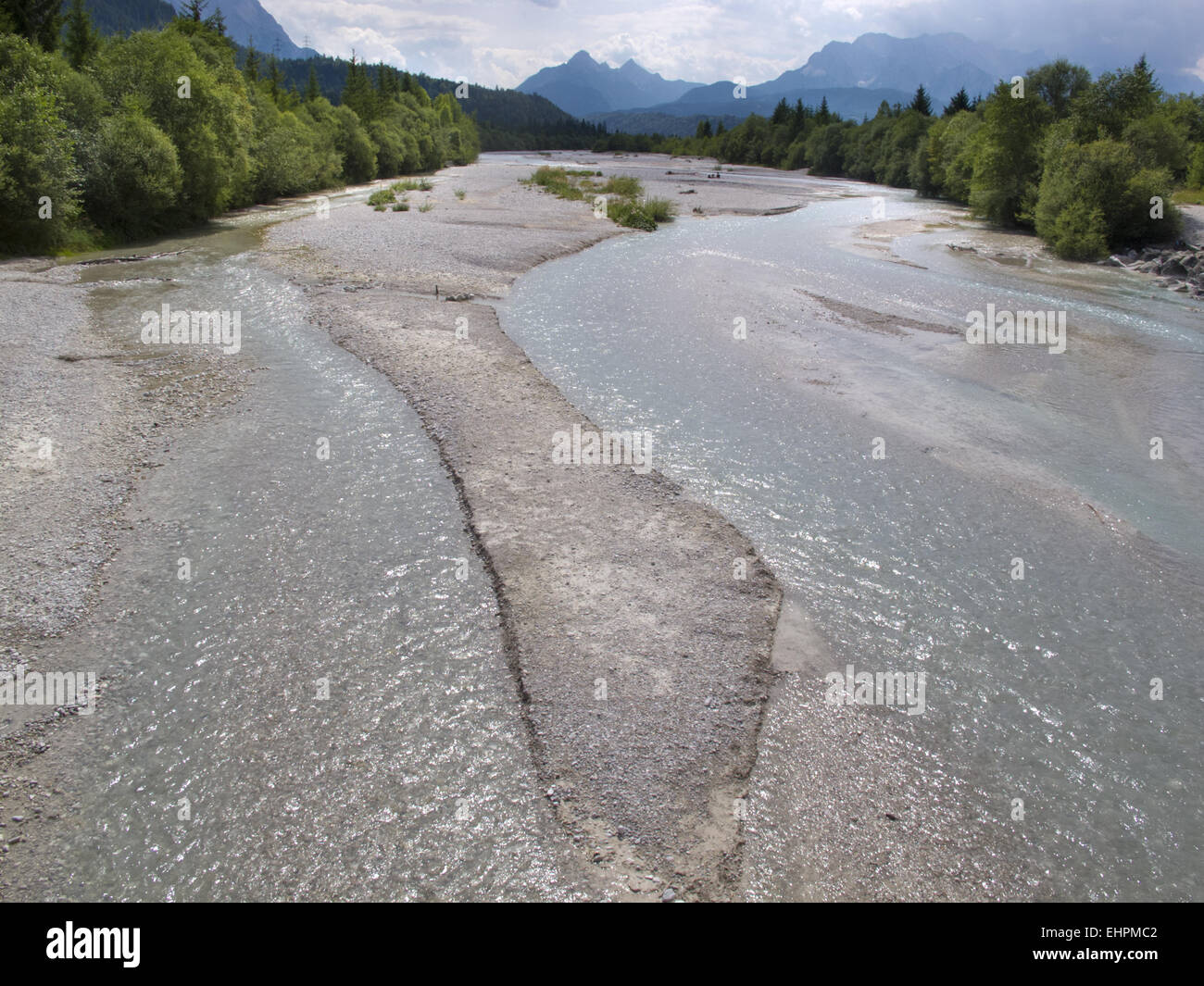 Fluss Isar in Alpen Stockfoto