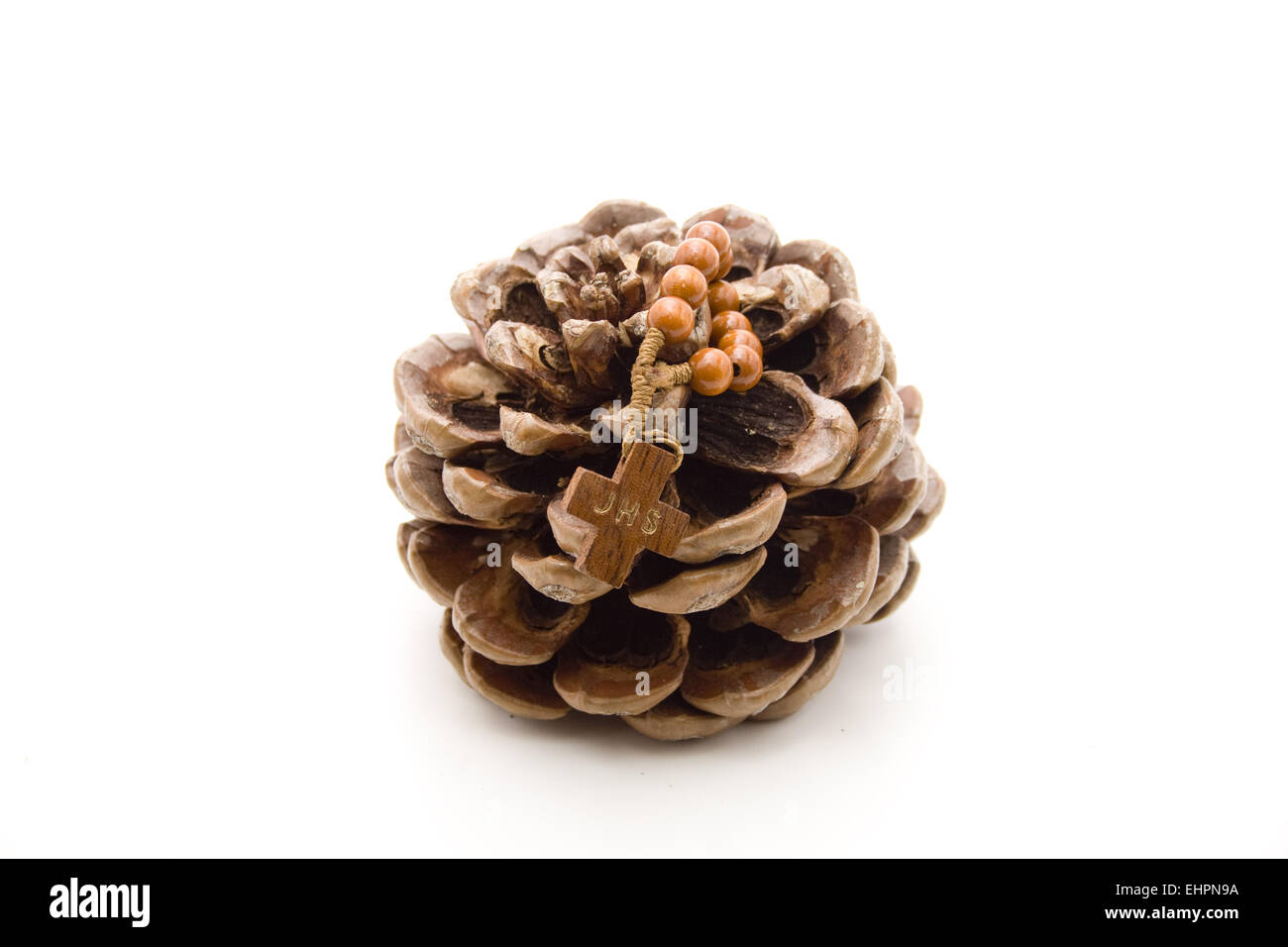 Holzkreuz mit Kiefer-Stecker Stockfoto