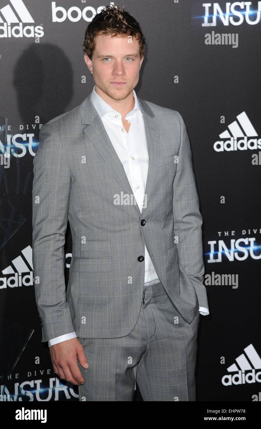 New York, NY, USA. 16. März 2015. Jonny Weston im Ankunftsbereich für THE DIVERGENT SERIES: INSURGENT Premiere, Ziegfeld Theatre, New York, NY 16. März 2015. Bildnachweis: Kristin Callahan/Everett Collection/Alamy Live-Nachrichten Stockfoto