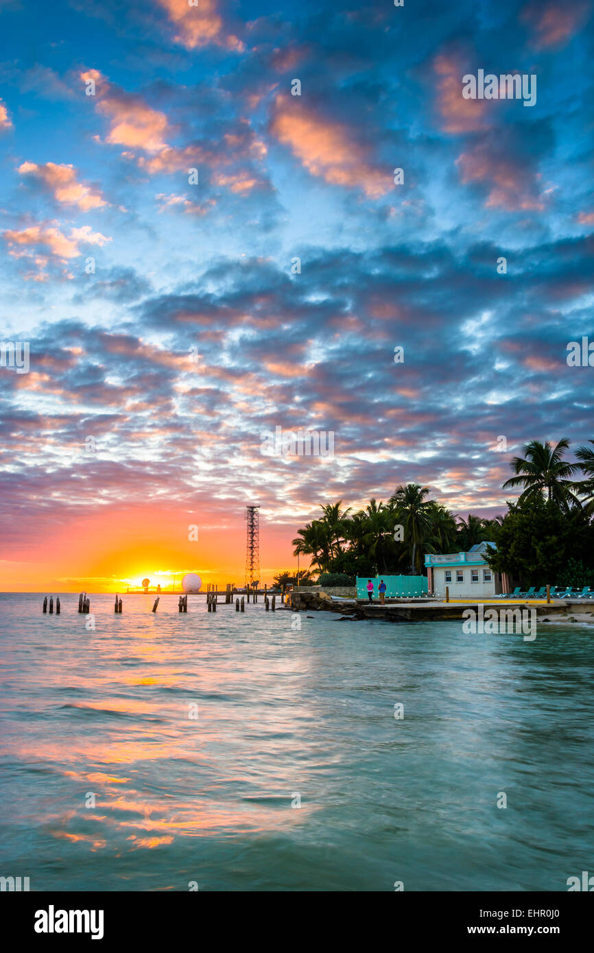Sonnenuntergang über dem Golf von Mexiko vom südlichsten Punkt in Key West, Florida. Stockfoto
