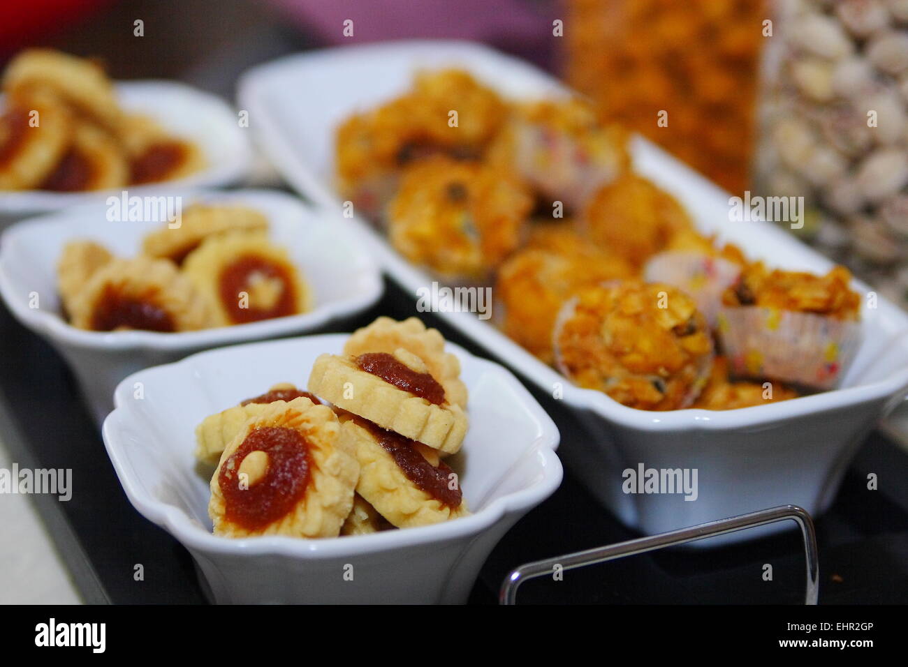 Cornflakes-Kekse und Ananas-Kuchen Stockfoto
