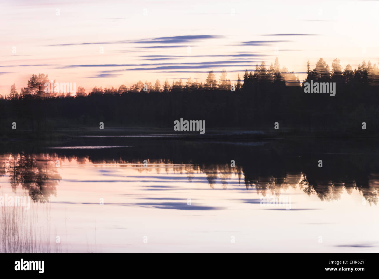 Abendstimmung im Wald, wischen Effekt, Schweden Stockfoto