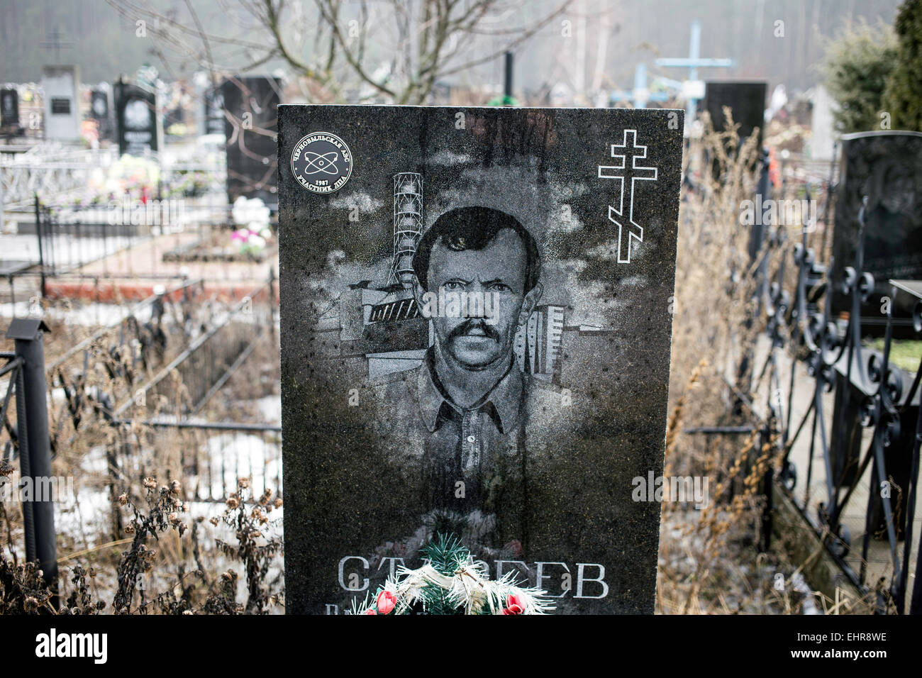 Friedhof von Slavutych, wo die meisten Opfer der Tschernobyl-Katastrophe begraben sind, meist Liquidatoren, Jahre nach dem verstorbenen Stockfoto