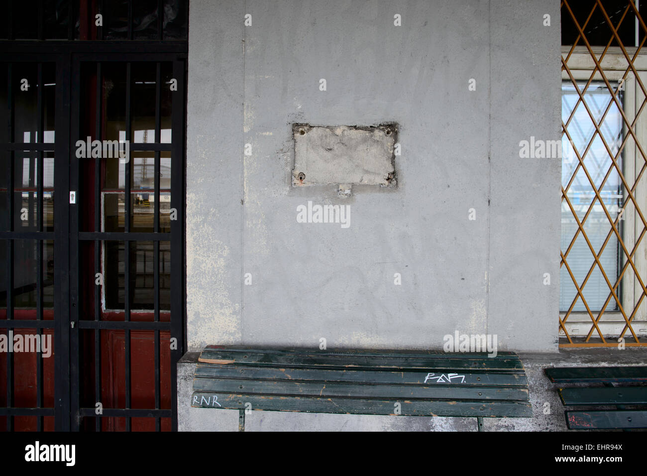 Eine große Skulptur von Ales Vesely, geformt wie eine Schiene in Richtung Himmel, die auch ein Symbol der Jakobsbrunnen Leiter in Prager aufgelösten Bubny Bahnhof installiert wurde Bild (), von denen jüdische Transporte ging im zweiten Weltkrieg und die ist eine Stille Gedenkstätte zur Erinnerung an den Holocaust-Opfer zu werden. Die Skulptur wurde symbolisch enthüllt in Prag, Tschechische Republik, 16. März 2015 anlässlich die Nacht zum 9. März 1944, bei fast 4000 Gefangene, brachte aus der Terezin (Theresiendstadt) "Familienlager," Nordböhmen, in das Vernichtungslager in Oswiecim (Auschwitz ums Leben kamen Stockfoto