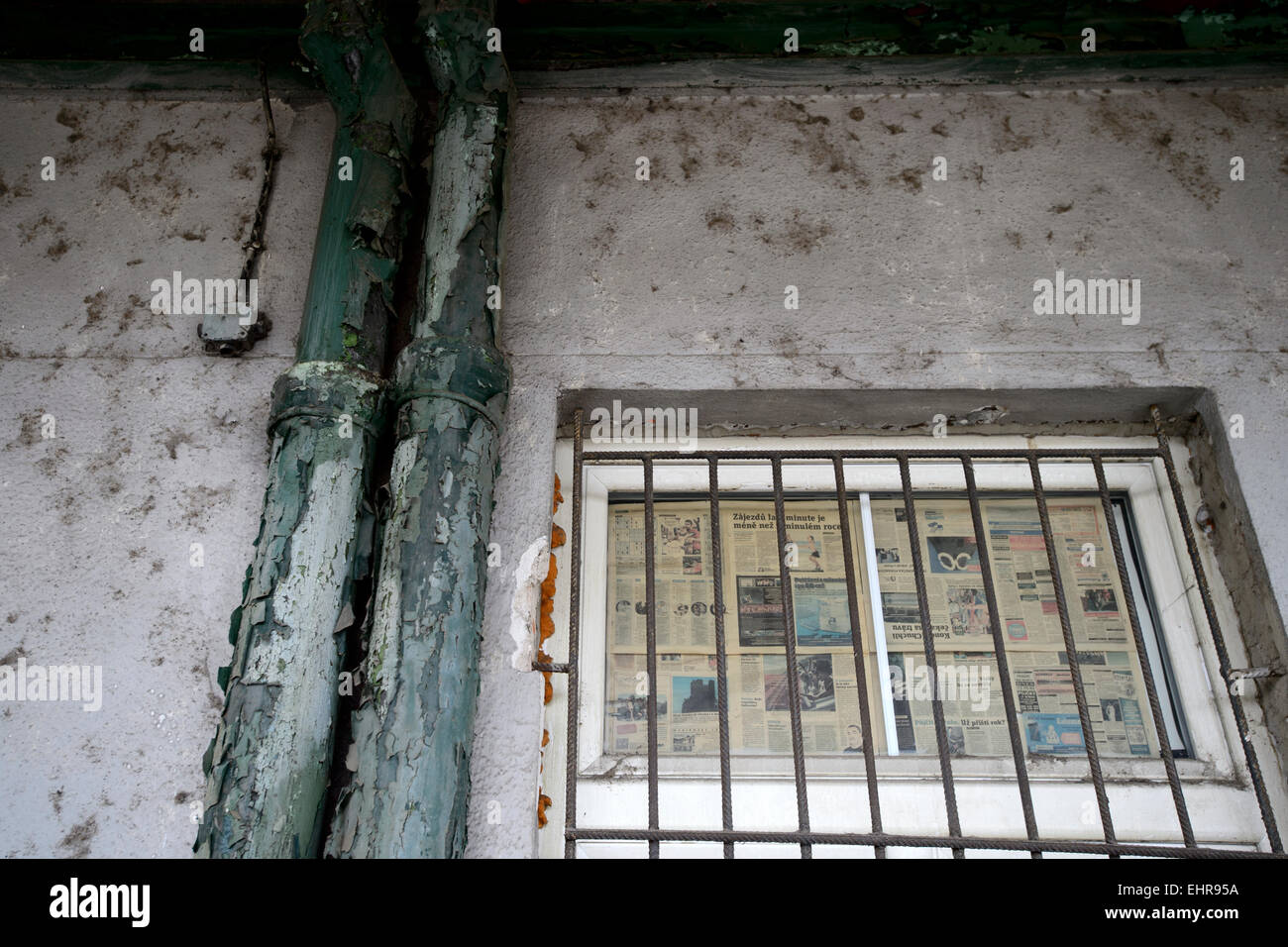Eine große Skulptur von Ales Vesely, geformt wie eine Schiene in Richtung Himmel, die auch ein Symbol der Jakobsbrunnen Leiter in Prager aufgelösten Bubny Bahnhof installiert wurde Bild (), von denen jüdische Transporte ging im zweiten Weltkrieg und die ist eine Stille Gedenkstätte zur Erinnerung an den Holocaust-Opfer zu werden. Die Skulptur wurde symbolisch enthüllt in Prag, Tschechische Republik, 16. März 2015 anlässlich die Nacht zum 9. März 1944, bei fast 4000 Gefangene, brachte aus der Terezin (Theresiendstadt) "Familienlager," Nordböhmen, in das Vernichtungslager in Oswiecim (Auschwitz ums Leben kamen Stockfoto