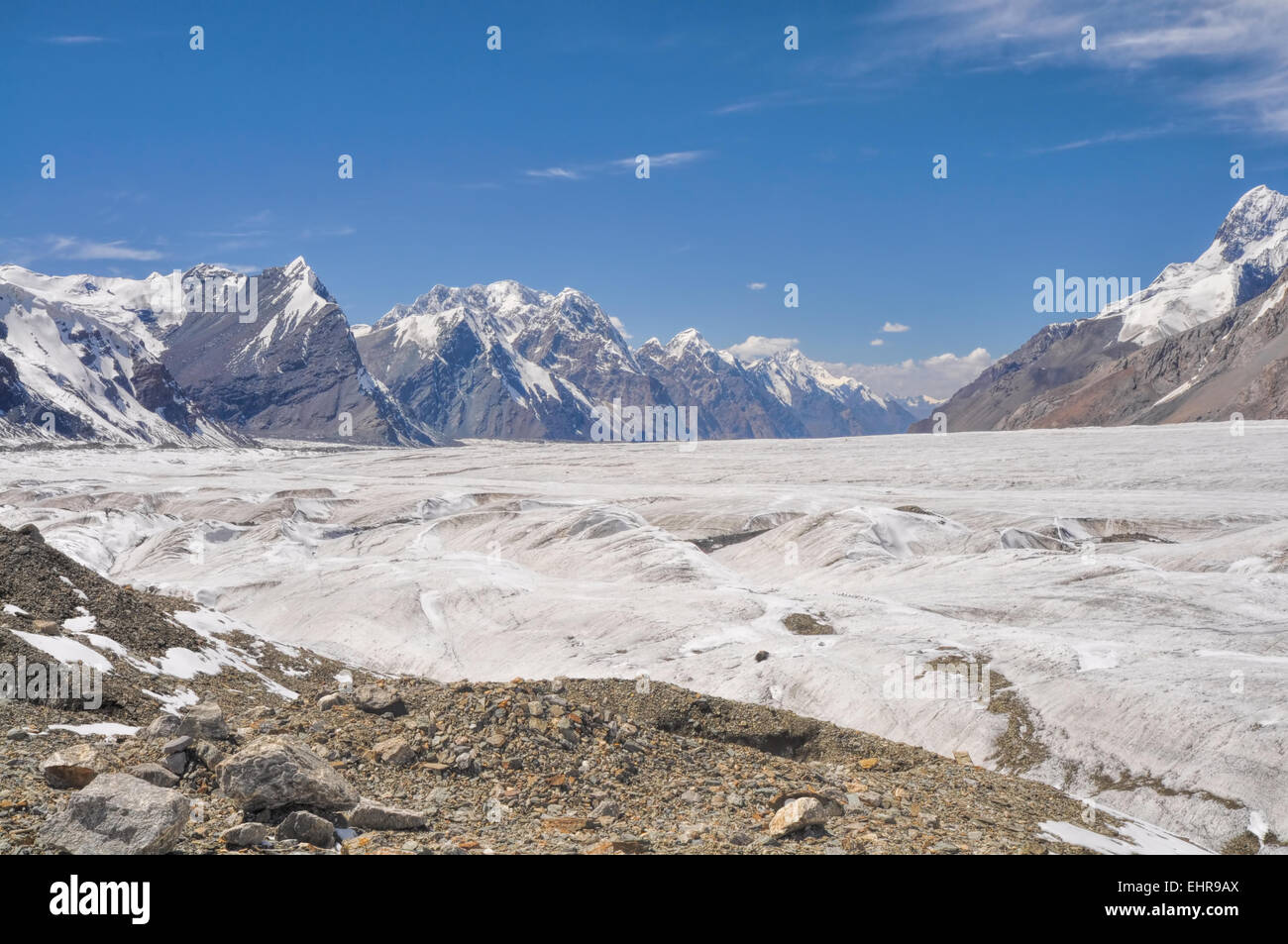 Malerische Aussicht des Engilchek-Gletschers im Tian Shan-Gebirge in Kirgisistan Stockfoto