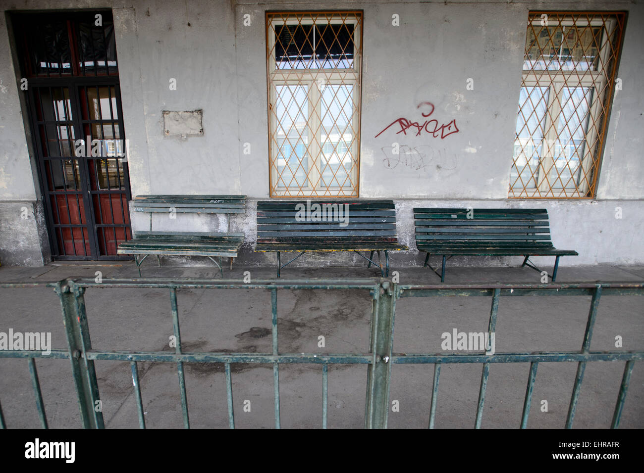 Eine große Skulptur von Ales Vesely, geformt wie eine Schiene in Richtung Himmel, die auch ein Symbol der Jakobsbrunnen Leiter in Prager aufgelösten Bubny Bahnhof installiert wurde Bild (), von denen jüdische Transporte ging im zweiten Weltkrieg und die ist eine Stille Gedenkstätte zur Erinnerung an den Holocaust-Opfer zu werden. Die Skulptur wurde symbolisch enthüllt in Prag, Tschechische Republik, 16. März 2015 anlässlich die Nacht zum 9. März 1944, bei fast 4000 Gefangene, brachte aus der Terezin (Theresiendstadt) "Familienlager," Nordböhmen, in das Vernichtungslager in Oswiecim (Auschwitz ums Leben kamen Stockfoto
