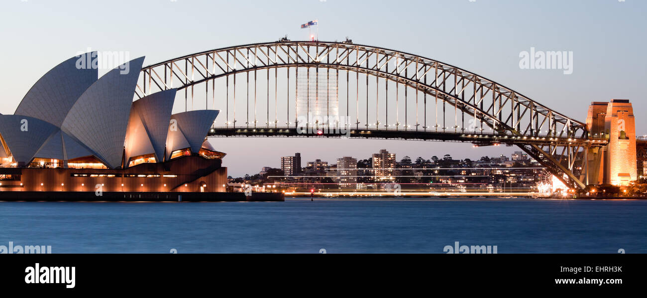 SYDNEY - Februar 6: The Sydney Opera House mit harbour Bridge in Sydney, Australien am 6. Februar 2013. Stockfoto