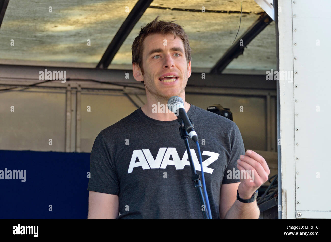 Bert Wandern, Medien Campaigner (London) für AVAAZ.org - Online-Aktivist Organisation - Rede in London 2015 Stockfoto