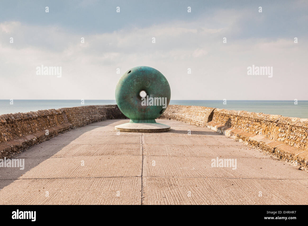 Der Donut, ein Stück von Kunst im öffentlichen Raum auf Brighton Seafront von Hamish Black, 1998. Stockfoto