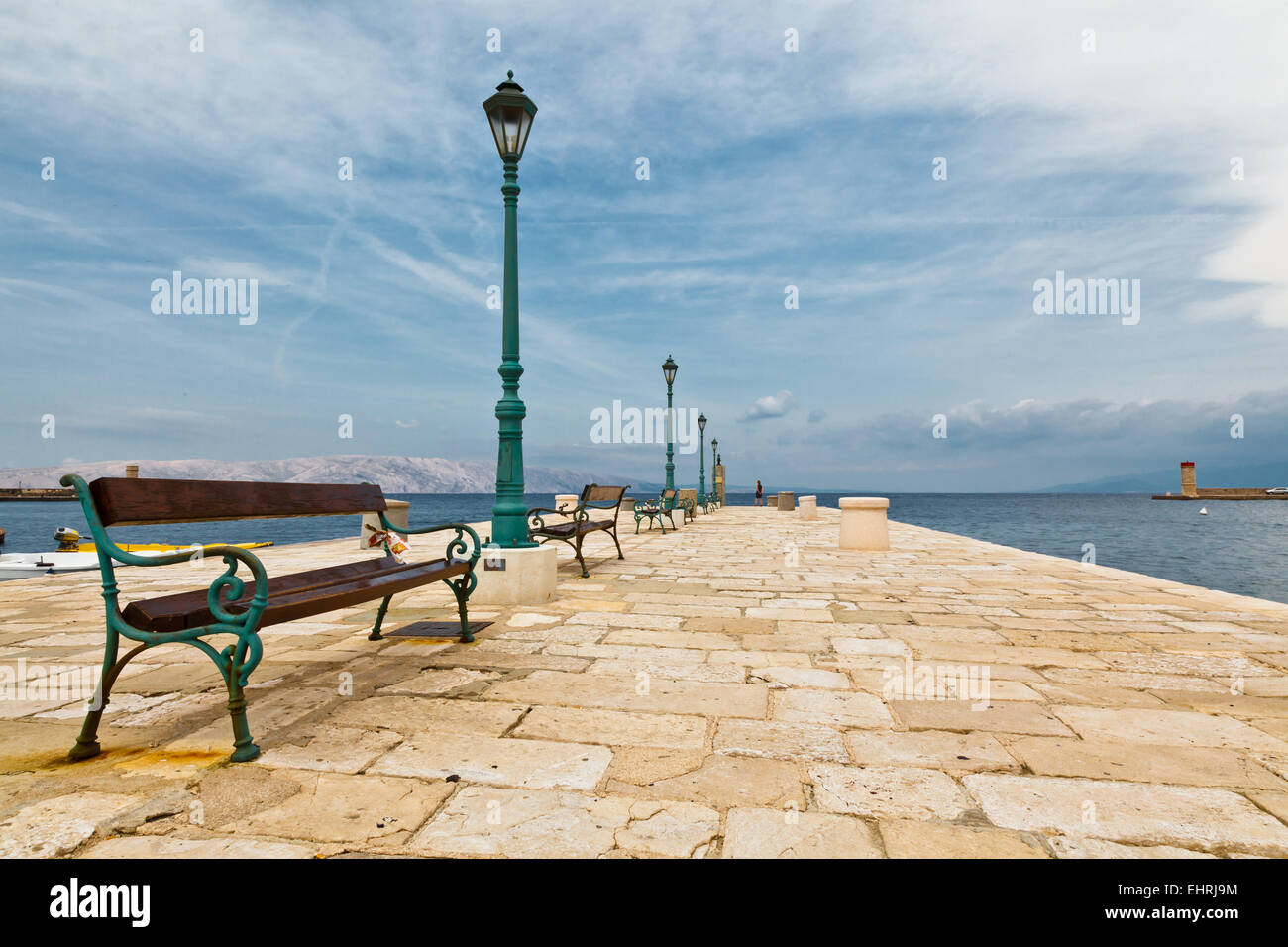 Pier im Mittelmeer Stadt Senj in Kroatien Stockfoto