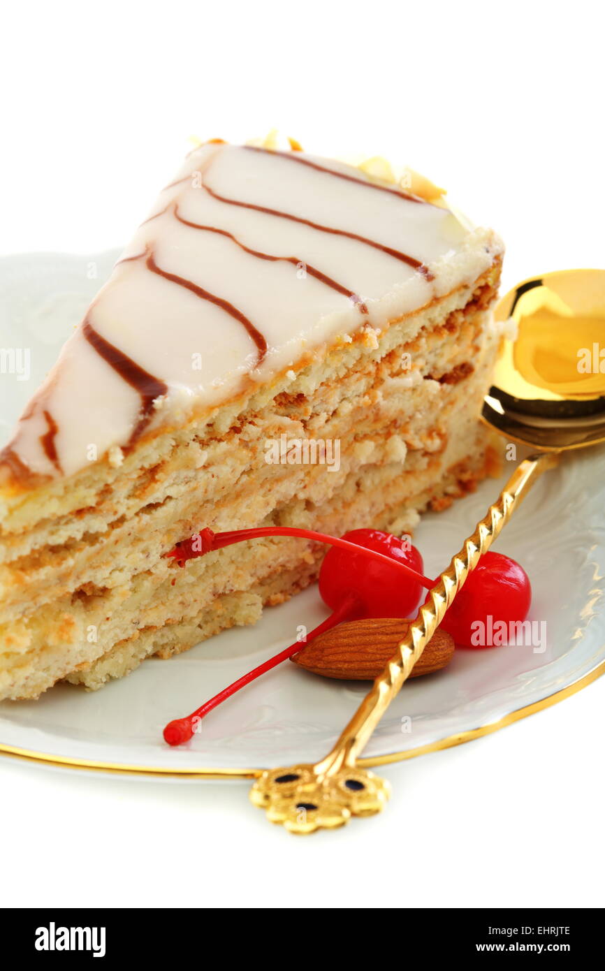 Esterhazy-Kuchen und Kirschrot. Stockfoto