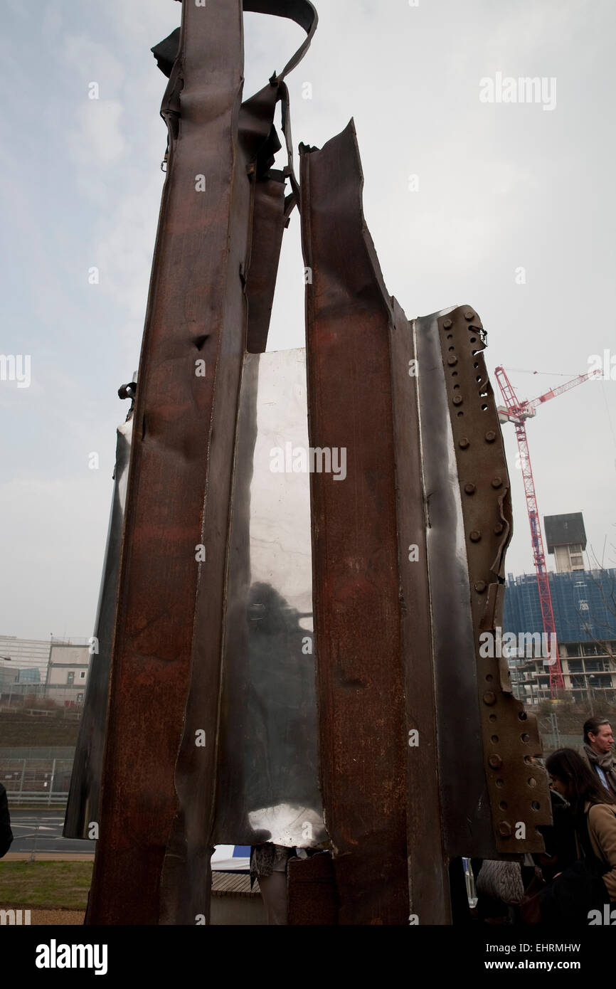 9/11-Stahl-Skulptur ist bei enthüllt seine dauerhafte Heimat im Queen Elizabeth Olympic Park. Stockfoto