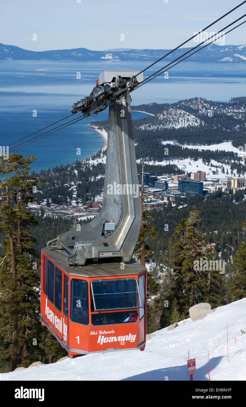 Himmlische Aerial Tram, himmlische Skigebiet mit Lake Tahoe in South Lake Tahoe im Hintergrund Stockfoto