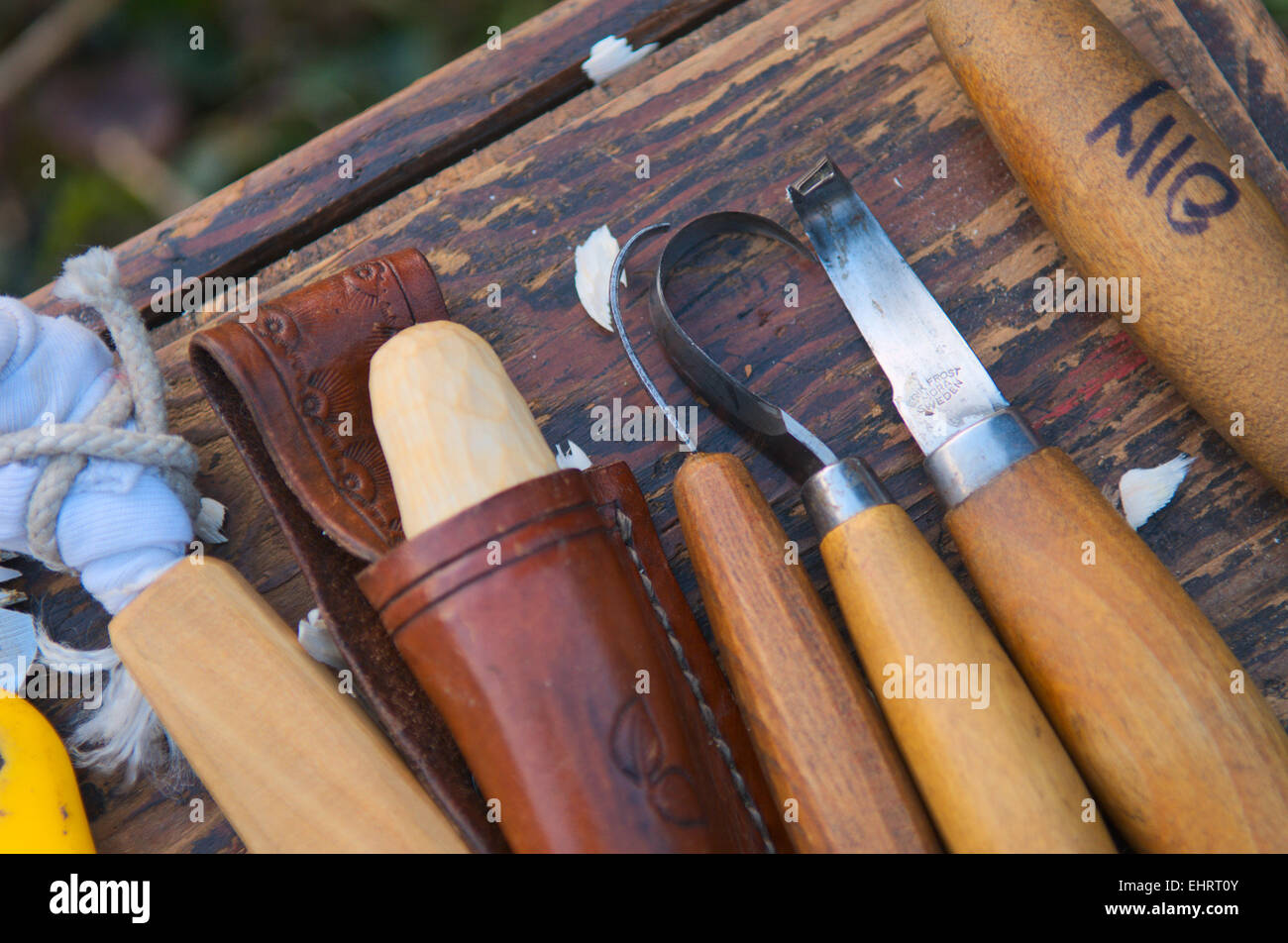 Messer im Handwerk der Holzlöffel schnitzen verwendet Stockfoto