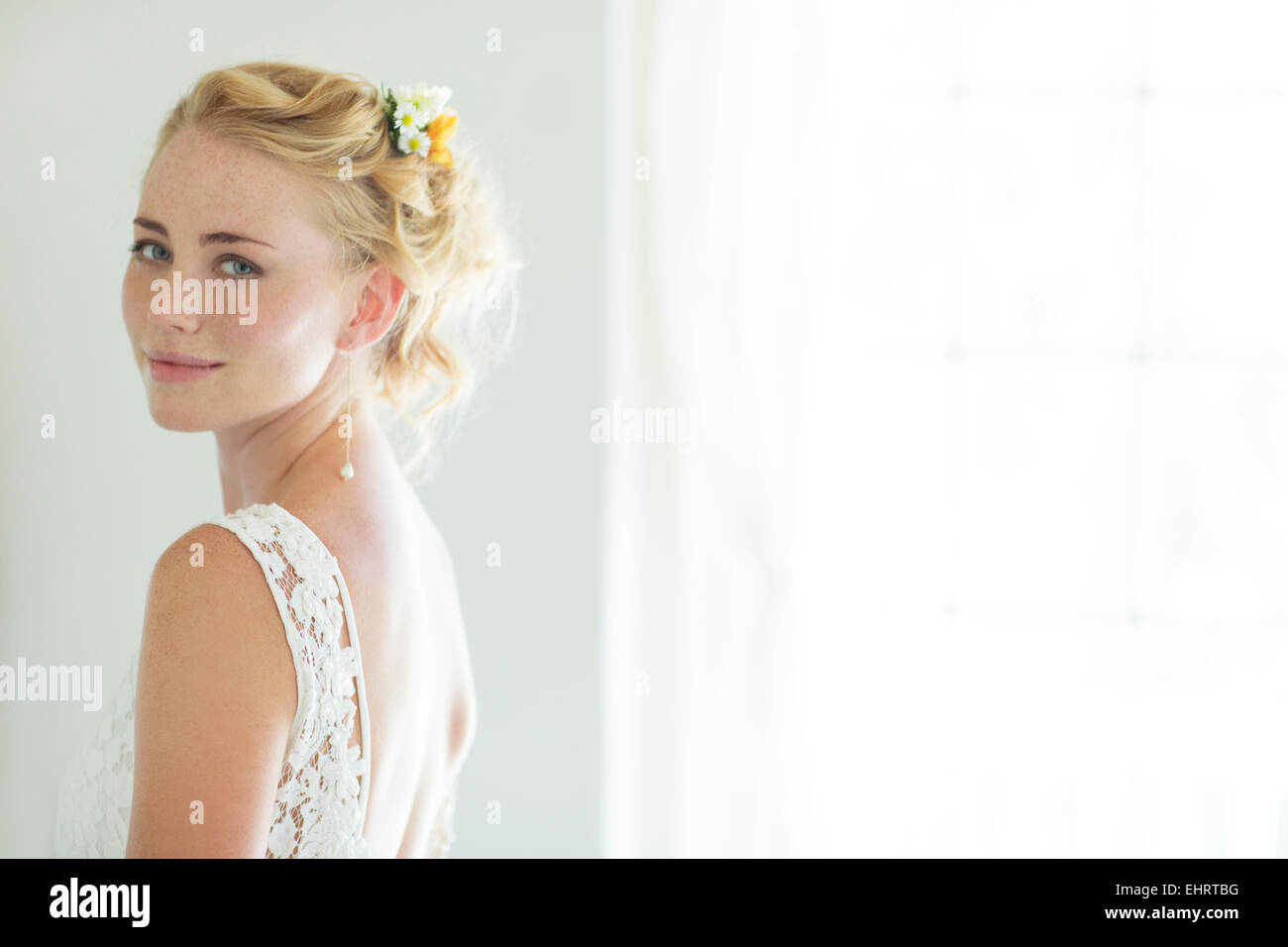 Porträt der Braut im Wohnraum Stockfoto
