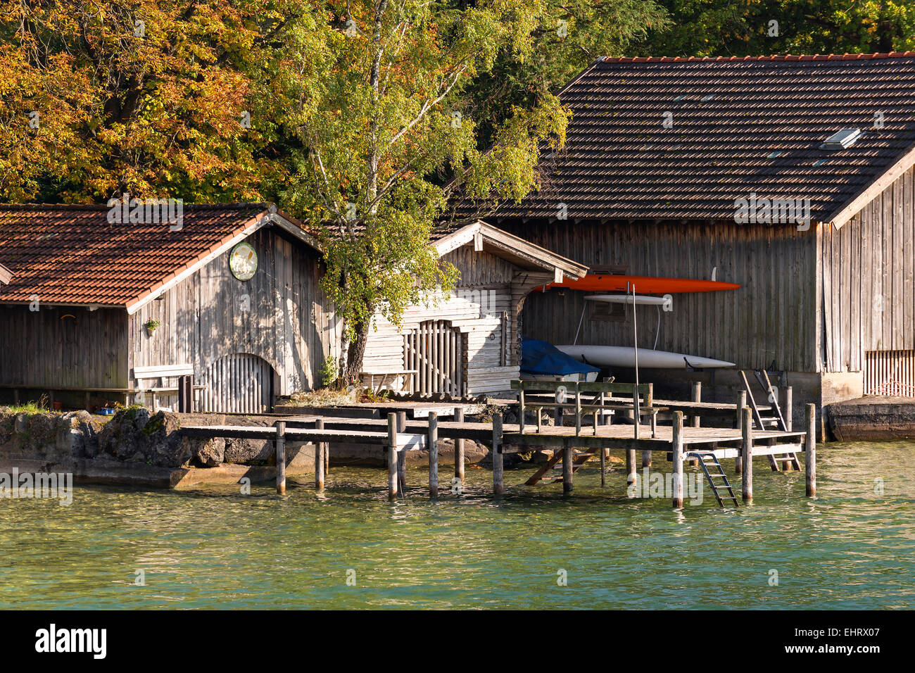 Blick zum Ufer des Starnberger See Ferienhaus mit Bootssteg am See ... Blick zum Ufer des Starnberger See Ferienhaus mit Bootssteg am See ...