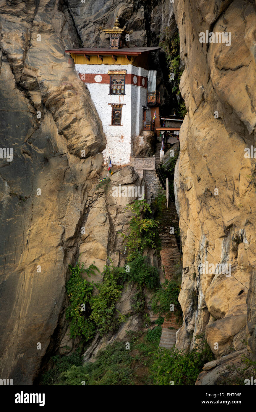 BHUTAN-Singye Pelphu Lhakhang, (Snow Lion Cave), ein Meditationszentrum nahe dem Eingang zum Taktshang Goemba, Tiger es Nest. Stockfoto