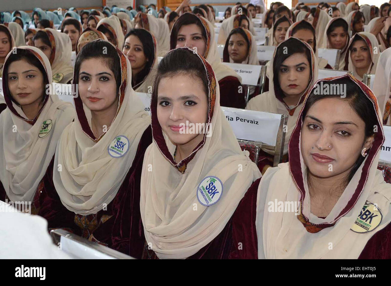 Während 6. Übereinkommen von Sardar Bahadur Khan Universität, Quetta auf Dienstag, 17. März 2015 an Studenten Abschlussfeier teilnehmen. Stockfoto