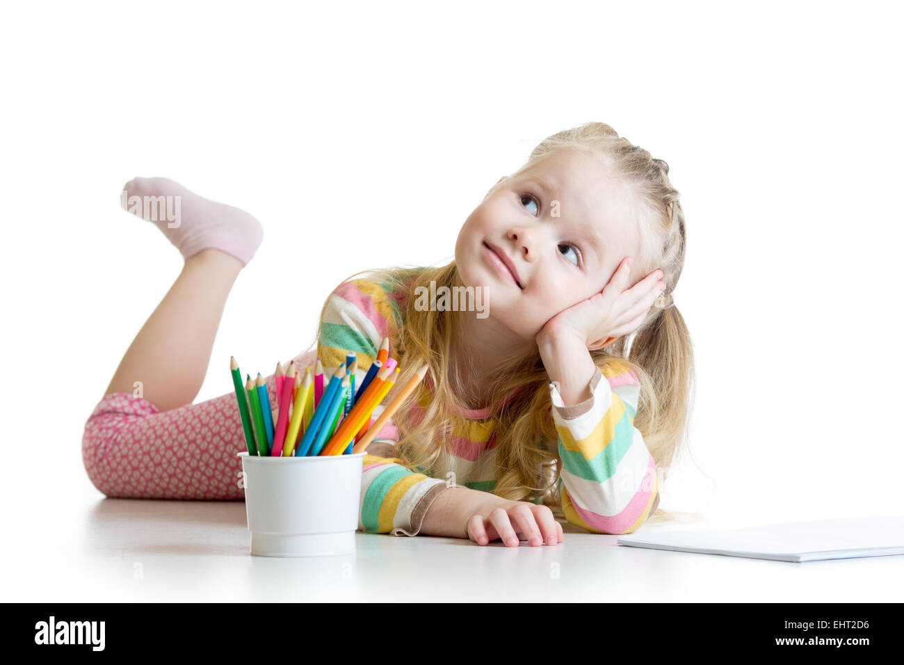 verträumte Kind Mädchen mit Bleistiften Stockfoto