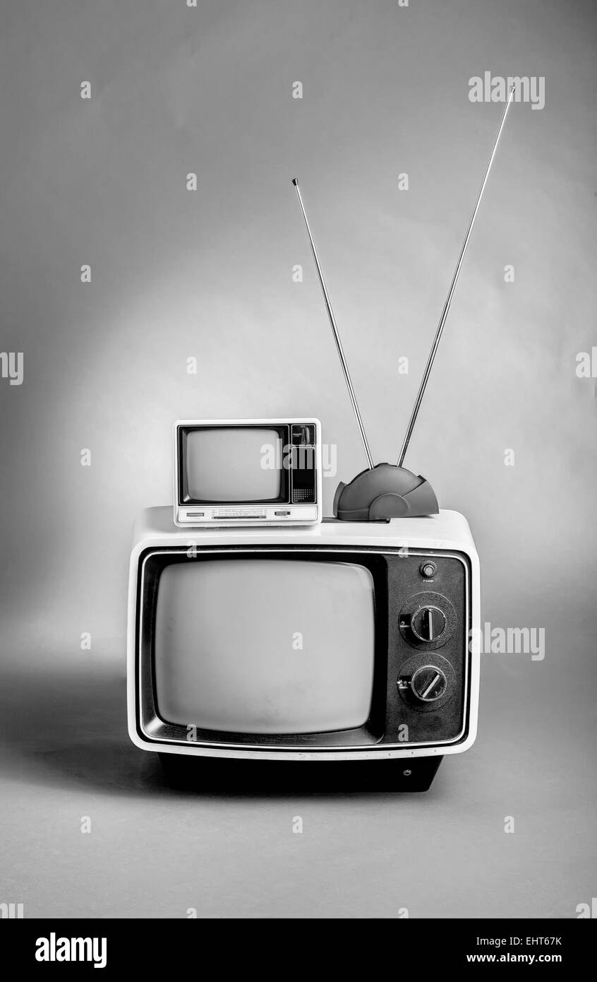 Retro 60er TVs in schwarz und weiß. Stockfoto