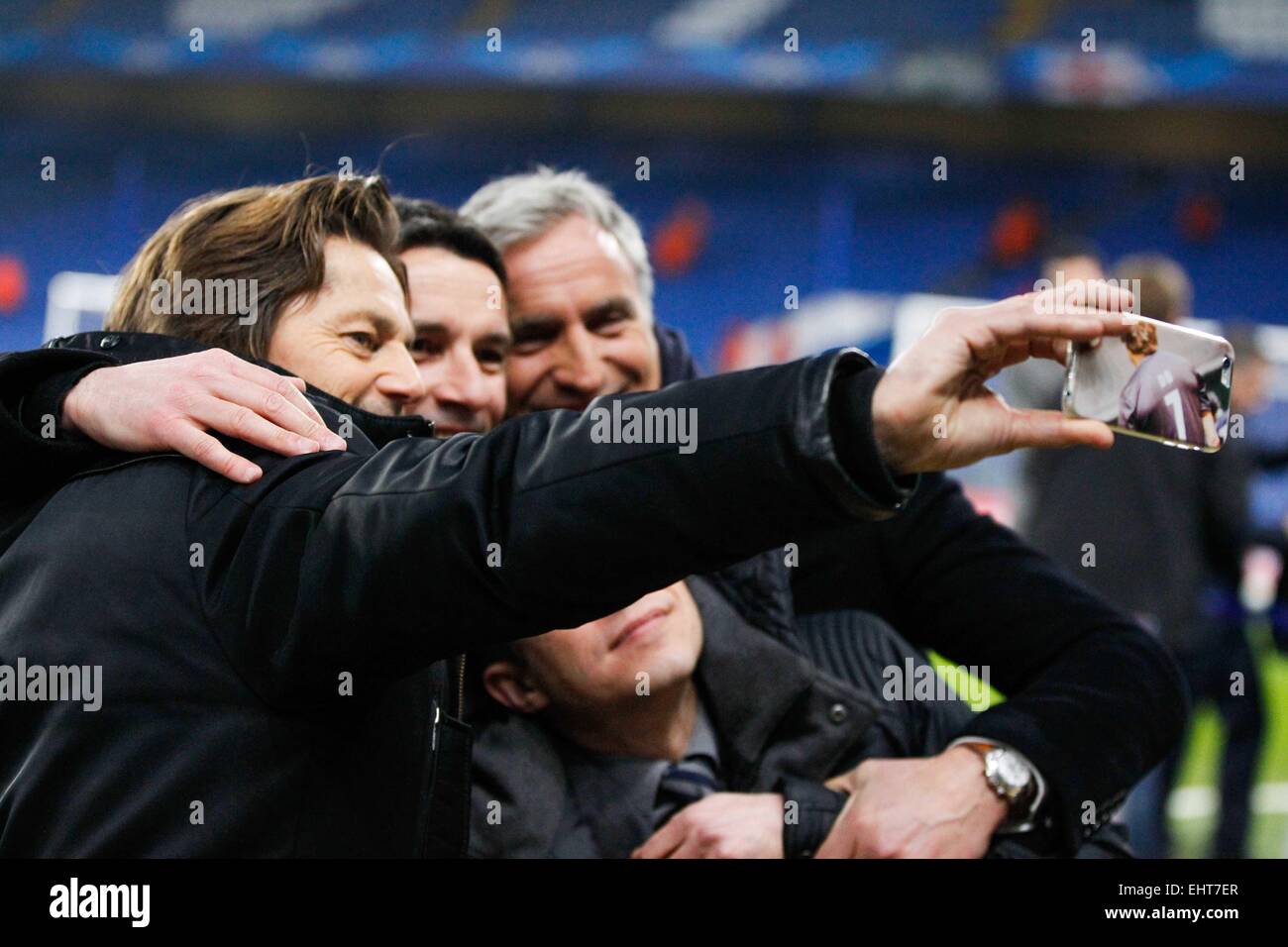 Selfie Daniel BRAVO/Remi GARDE/David GINOLA/Gregoire MARGOTTON - 11.03.2015 - Chelsea/Paris Saint Germain - 1/8Finale Champions League.Photo: Johnny Fidelin/Icon Sport Stockfoto