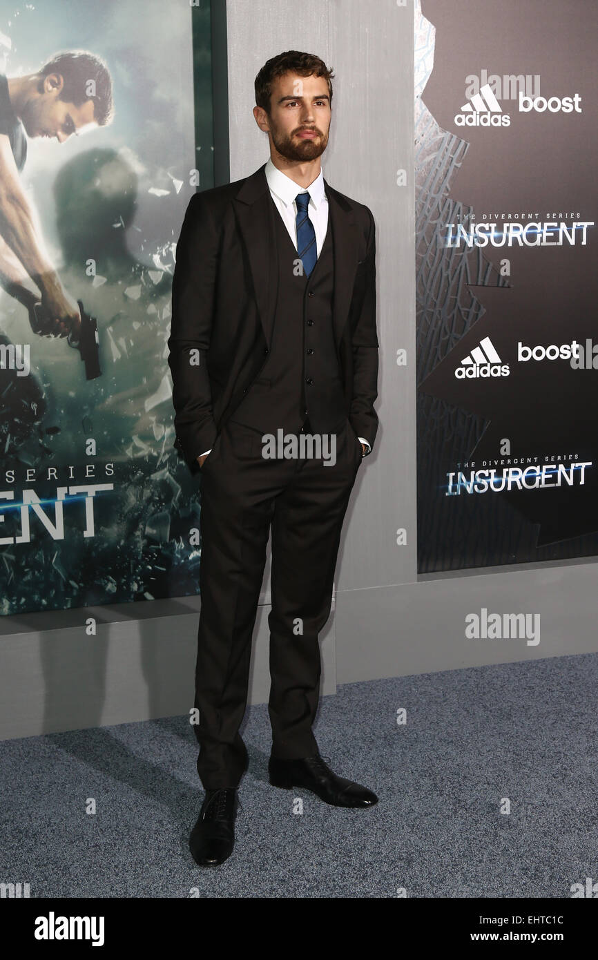 New York, USA. 16. März 2015. Schauspieler Theo James besucht die US-Premiere von "The Divergent Series: Insurgent" im Ziegfeld Theatre am 16. März 2015 in New York City. Bildnachweis: Debby Wong/Alamy Live-Nachrichten Stockfoto