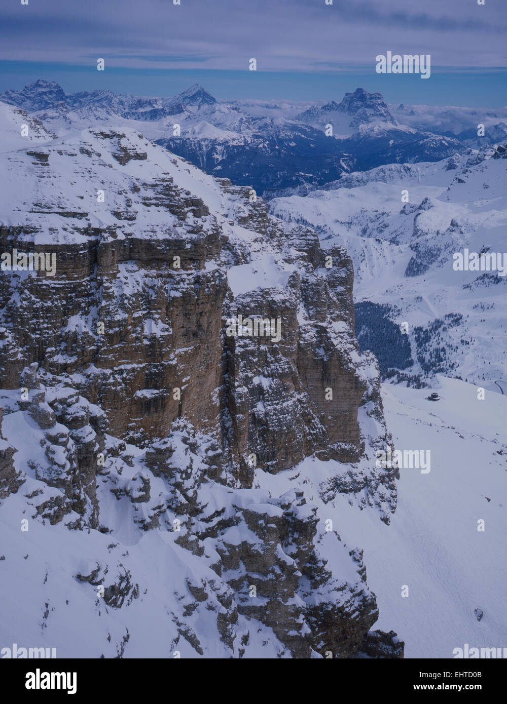 Massive Klippe Gesichter Sass Pordoi der Sella Gruppe Gruppo Del Sella Val Di Fassa in der Nähe von Wolkenstein Dolomiten Italien Stockfoto