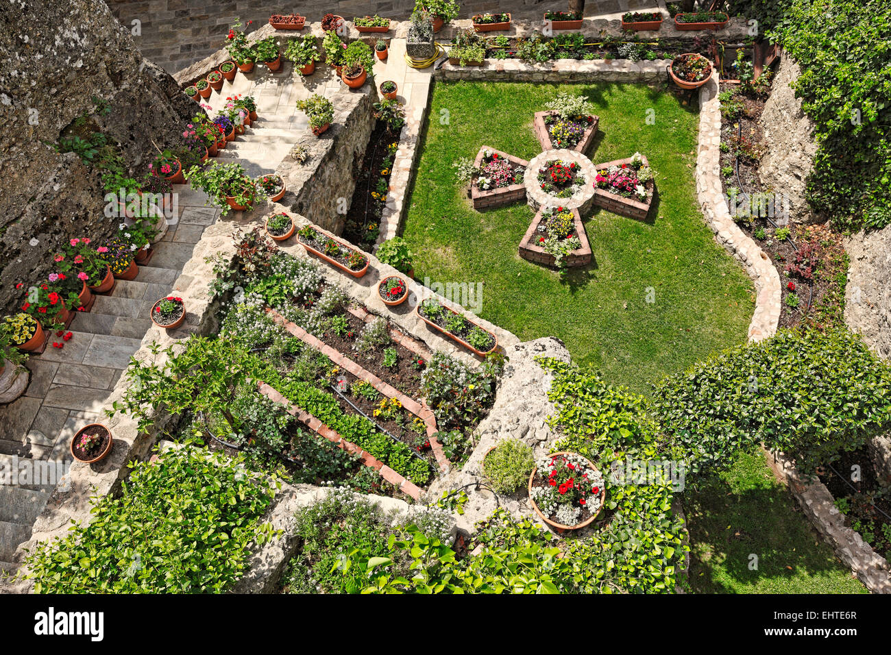 Der Garten von Roussanou Kloster in der Klosteranlage Meteora in