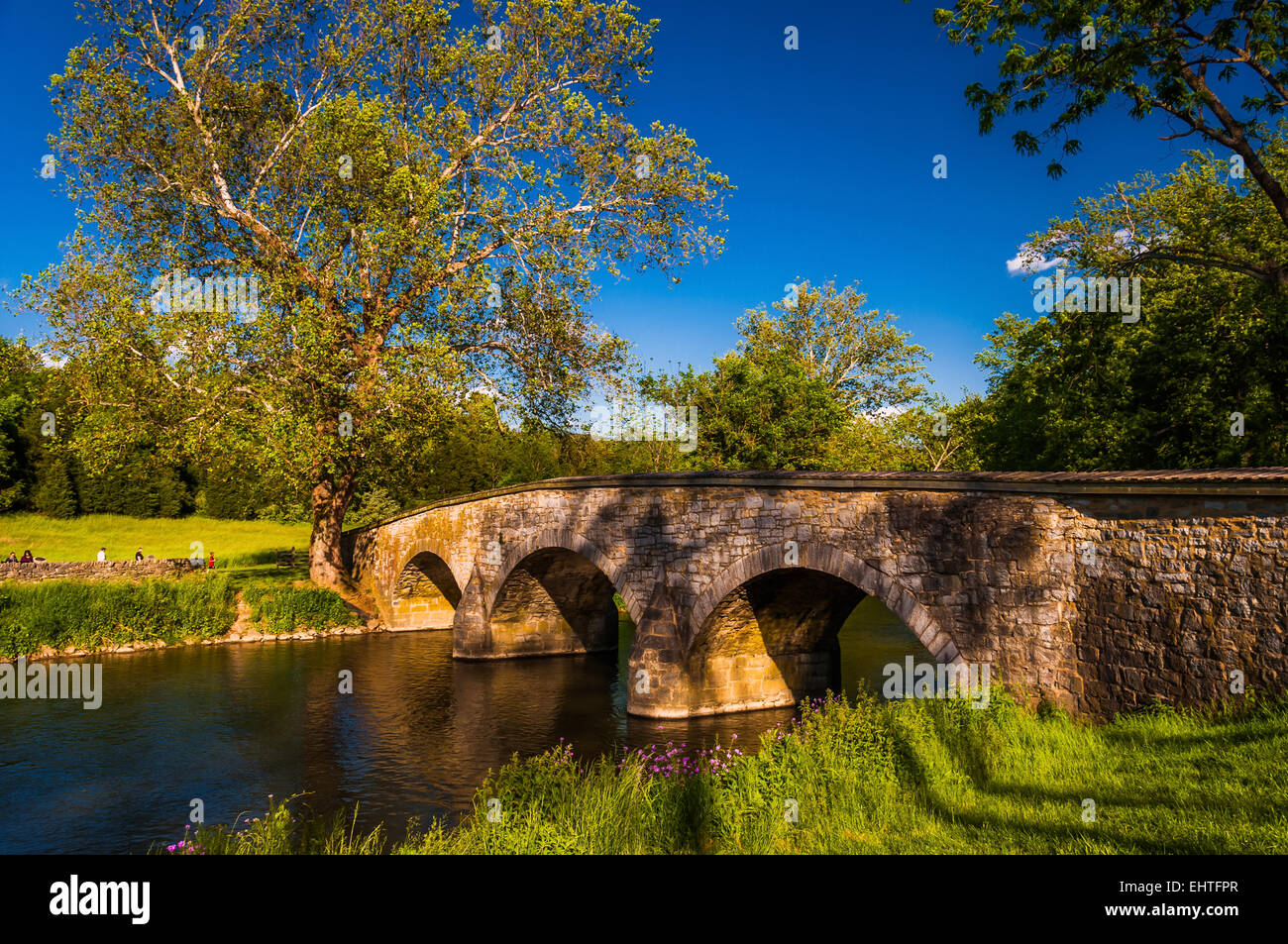 Burnside Bridge, an einem schönen Frühlingstag am Antietam National Battlefield, Maryland. Stockfoto