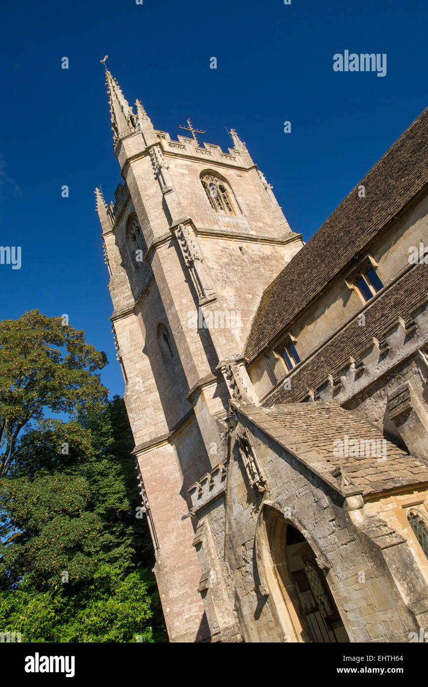 Am frühen Morgen in St. Andrews Church in Castle Combe, die Cotswolds, Wiltshire, England Stockfoto