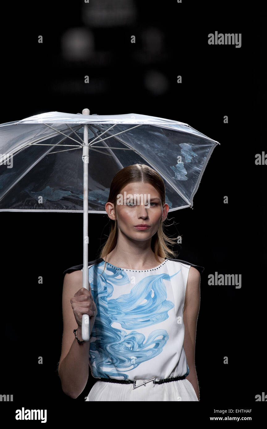 Mercedes-Benz Madrid Fashion Week Frühjahr/Sommer 2015 - Ion Fiz - Laufsteg wo: Madrid, Spanien bei: 12 Sep 2014 Stockfoto