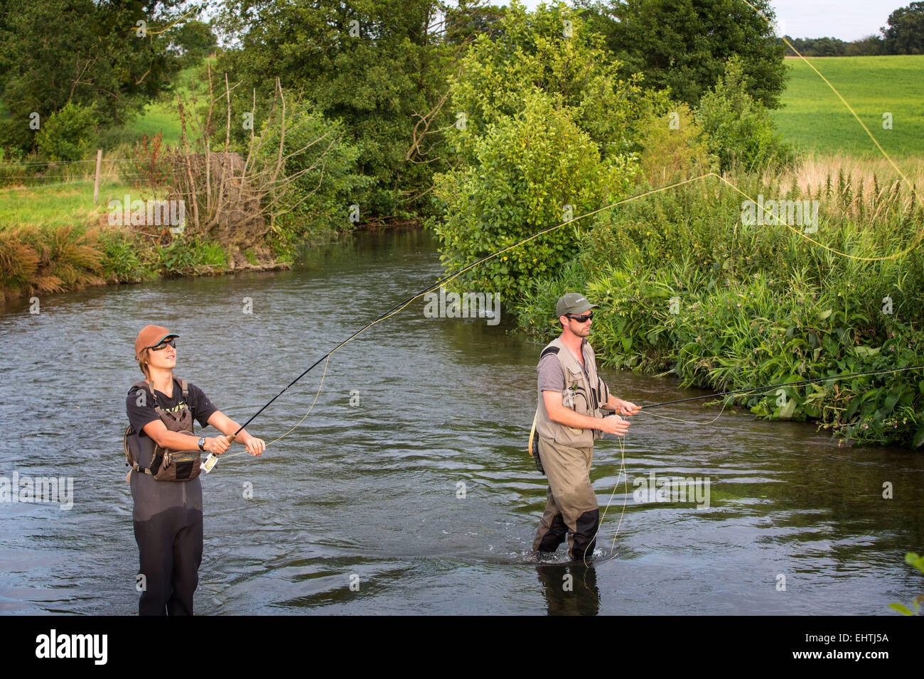 FLIEGENFISCHEN SIE IN DER EURE (27), FRANKREICH Stockfoto